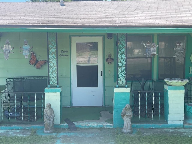811 N Admire Ave, El Reno, OK 73036 - property entrance featuring covered porch and a shingled roof