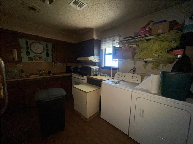811 N Admire Ave, El Reno, OK 73036 - laundry area with washing machine and dryer and a textured ceiling