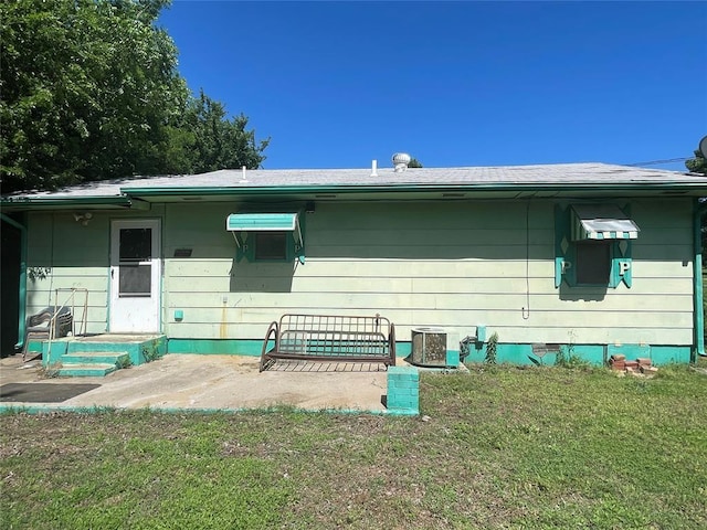 811 N Admire Ave, El Reno, OK 73036 - back of house with a lawn