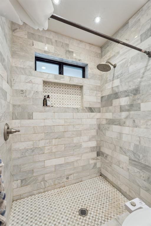 full bath with a tile shower and recessed lighting