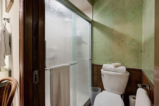 5708 NW 87th St, Oklahoma City, OK 73132 - full bathroom featuring a shower stall, toilet, and a wainscoted wall