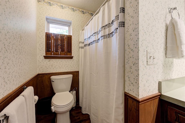 5708 NW 87th St, Oklahoma City, OK 73132 - full bath featuring wallpapered walls, wainscoting, wood finished floors, toilet, and vanity