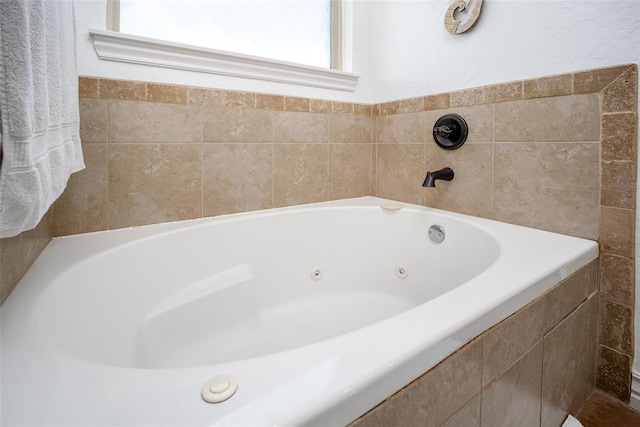 271 Taylam Rd, Goldsby, OK 73093 - full bath with a jetted tub