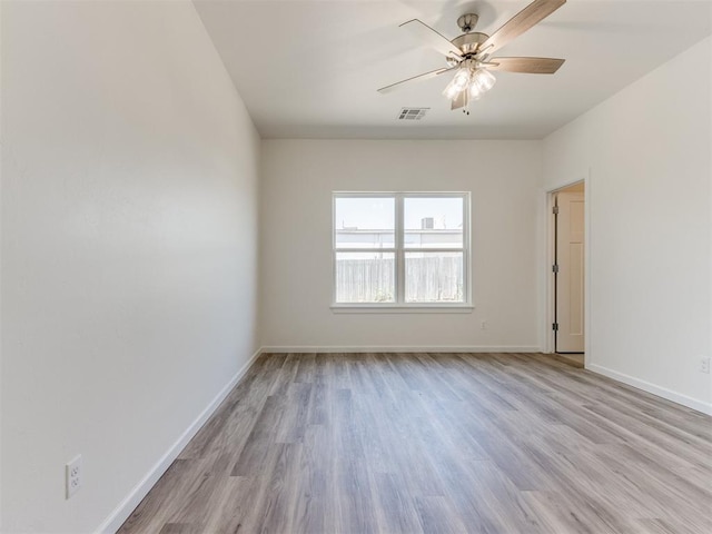 unfurnished room featuring light wood-style floors, baseboards, and a ceiling fan