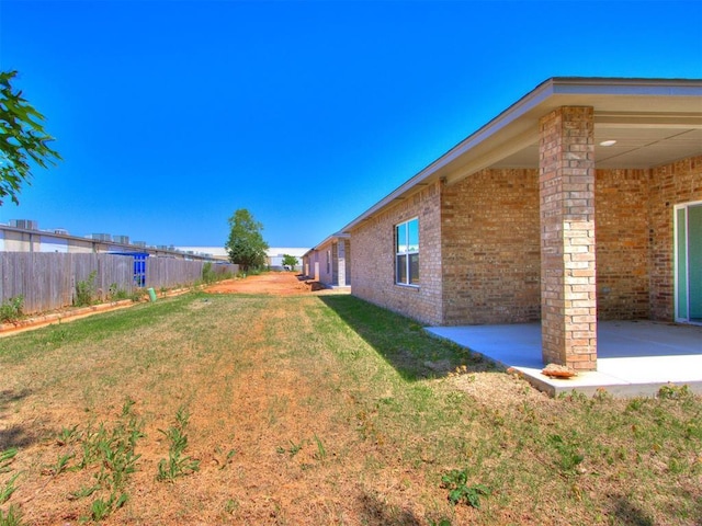view of yard featuring a patio area