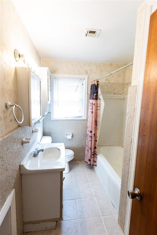 4620 SE 139th St, Oklahoma City, OK 73165 - bathroom with toilet, tile patterned flooring, radiator, vanity, and shower / tub combo