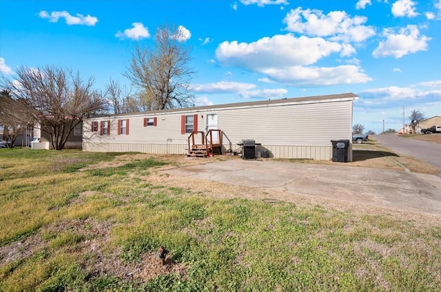 220 N Vernon Ave, Hinton, OK 73047 - back of house with a yard and driveway