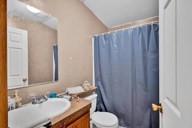 220 N Vernon Ave, Hinton, OK 73047 - bathroom featuring vanity, toilet, and curtained shower