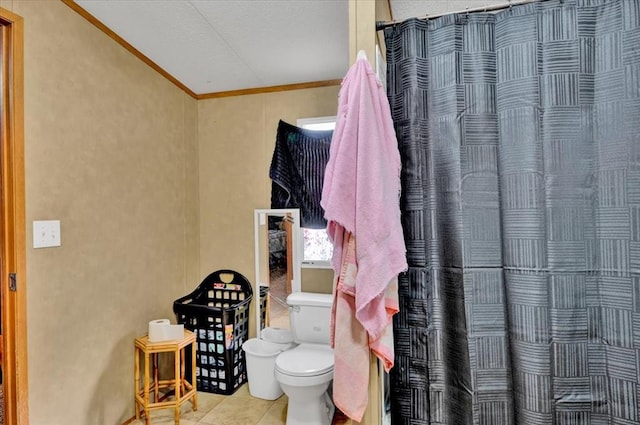 220 N Vernon Ave, Hinton, OK 73047 - bathroom featuring tile patterned floors, toilet, crown molding, and a shower with shower curtain