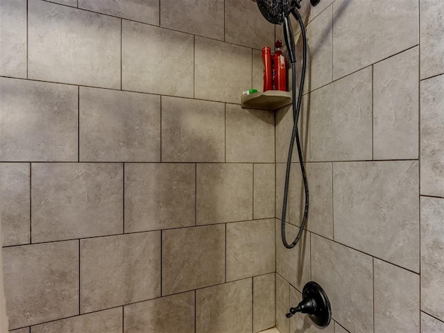 312 Carlsbad Ct, Yukon, OK 73099 - bathroom view of tiled shower / bath combo