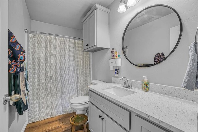 1537 Avalon Dr, Altus, OK 73521 - full bath with vanity, toilet, a shower with shower curtain, and wood finished floors