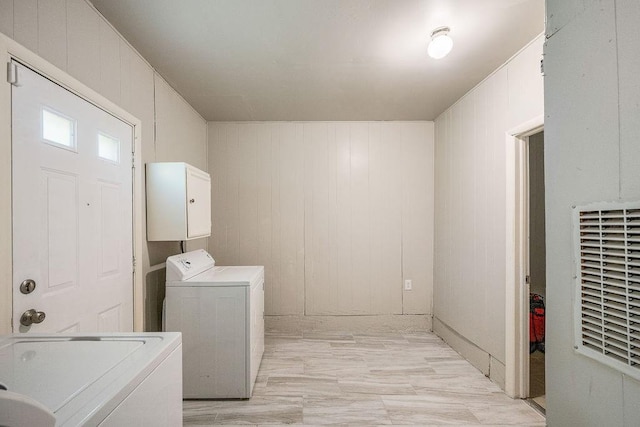 640 SW 1st Pl, Moore, OK 73160 - laundry area featuring a heating unit and washer and dryer
