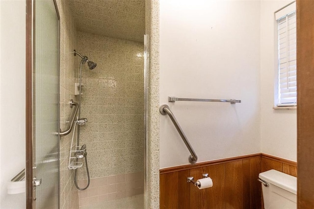 2613 SW 95th St, Oklahoma City, OK 73159 - full bath featuring toilet, a wainscoted wall, a stall shower, and wooden walls