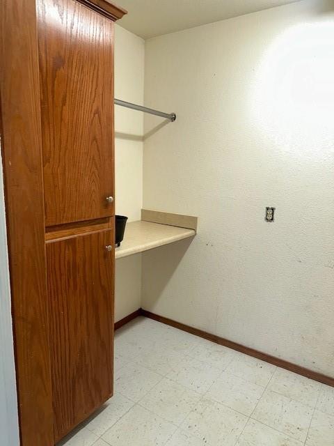 116 N Mahan St, El Reno, OK 73036 - spacious closet featuring light floors