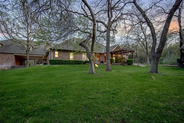 view of green lawn