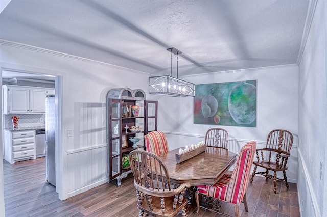 3517 Brookford Dr, Norman, OK 73072 - dining space with ornamental molding, wood finished floors, a chandelier, baseboards, and a textured ceiling