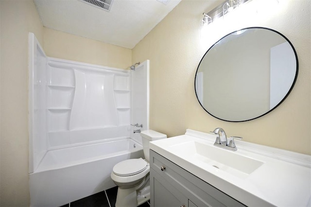 308 E Highland St, Hugo, OK 74743 - bathroom with toilet, vanity, and shower / bath combination
