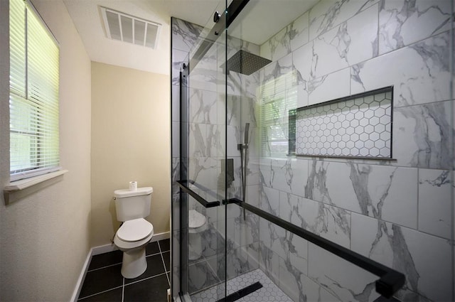 308 E Highland St, Hugo, OK 74743 - full bath featuring a stall shower, toilet, baseboards, and tile patterned flooring