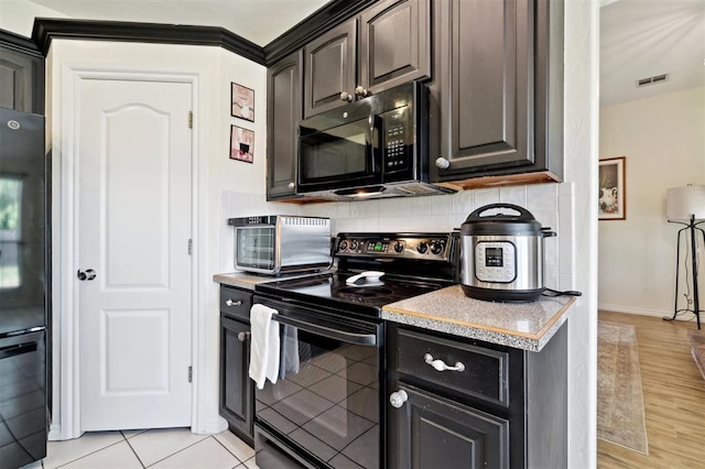 3005 Summit Hill Rd, Norman, OK 73071 - kitchen featuring black appliances, baseboards, light countertops, backsplash, and light wood finished floors