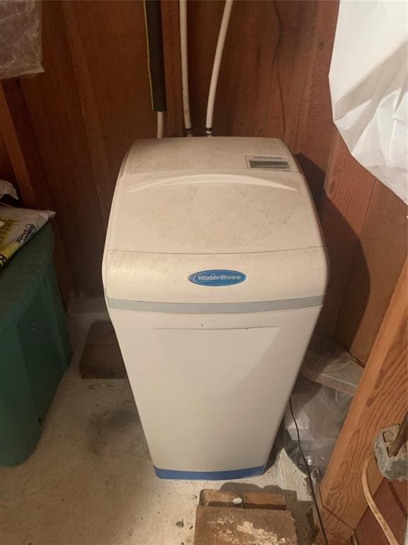 845 N Washington Ave, Mountain View, OK 73062 - detailed view of a water softener system