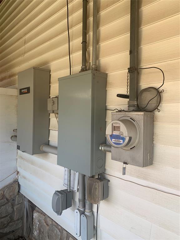 845 N Washington Ave, Mountain View, OK 73062 - utilities featuring electric meter