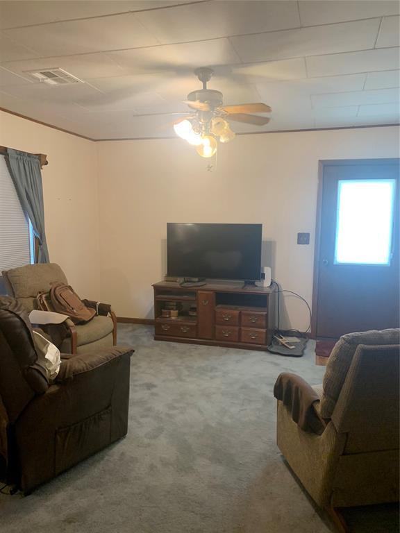 845 N Washington Ave, Mountain View, OK 73062 - carpeted living room with a ceiling fan