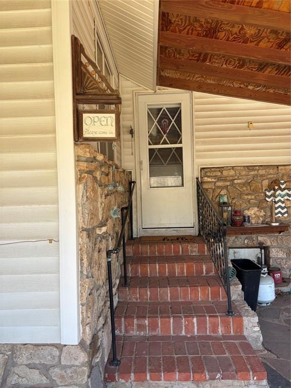 845 N Washington Ave, Mountain View, OK 73062 - view of exterior entry