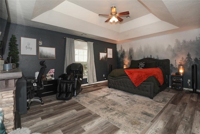 717 Vickery Ave, Yukon, OK 73099 - bedroom featuring a raised ceiling, wood finished floors, a desk, and baseboards