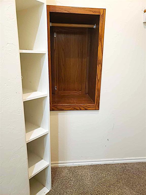 7336 E 136th Rd, Holdenville, OK 74848 - detailed view of baseboards and carpet flooring