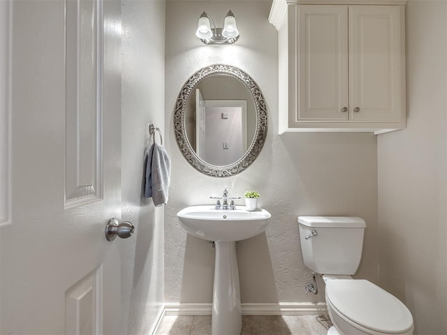 16104 Ledge Ln, Edmond, OK 73013 - half bath with toilet and baseboards