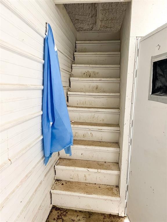 520 Dozer Rd, Sulphur, OK 73086 - view of staircase