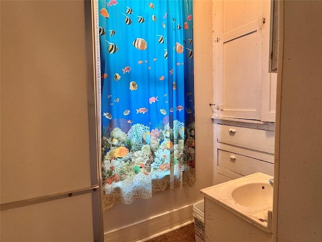 bathroom featuring curtained shower and vanity