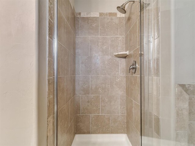 2536 Canyon Creek Dr, Yukon, OK 73099 - bathroom featuring a shower stall