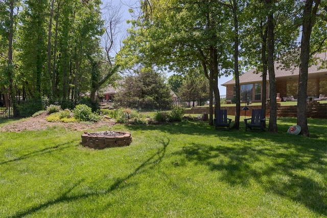 view of yard featuring an outdoor fire pit