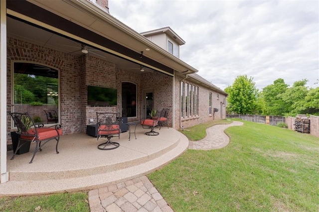 view of yard featuring a ceiling fan and a patio area