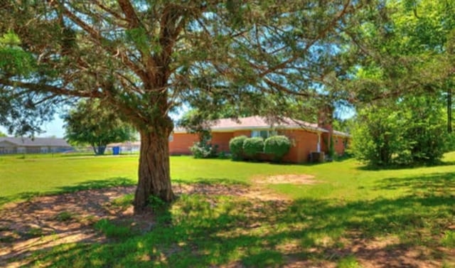 18906 13th St, Shawnee, OK 74801 - view of grassy yard