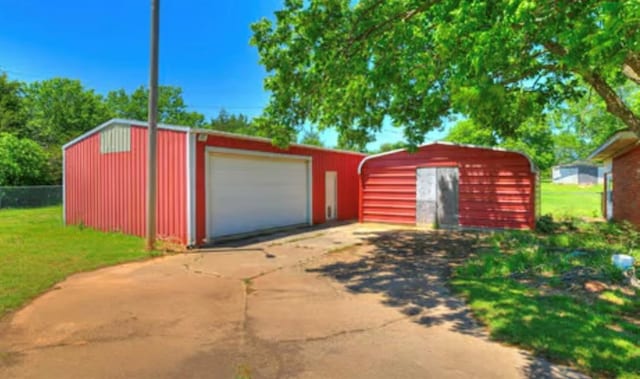 18906 13th St, Shawnee, OK 74801 - detached garage featuring driveway