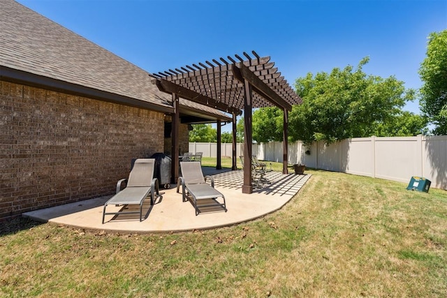 view of yard featuring a pergola and a patio