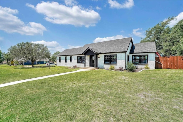 800 N Main St, Thomas, OK 73669 - single story home featuring brick siding and roof with shingles