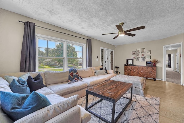 800 N Main St, Thomas, OK 73669 - living room with ceiling fan, light wood-style flooring, and a textured ceiling