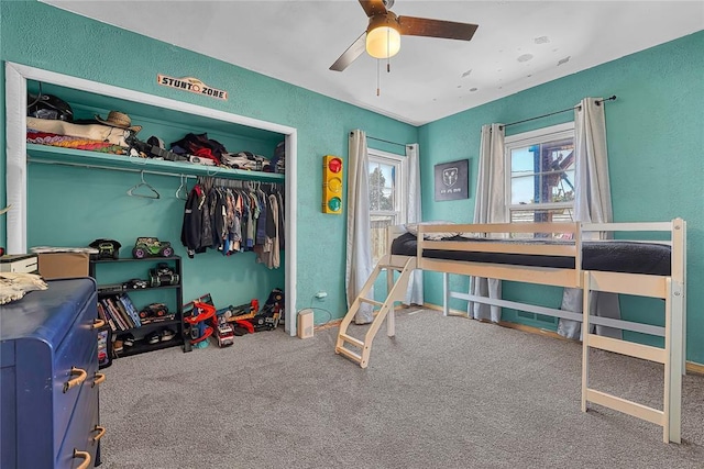 800 N Main St, Thomas, OK 73669 - carpeted bedroom featuring a closet, a textured wall, and a ceiling fan