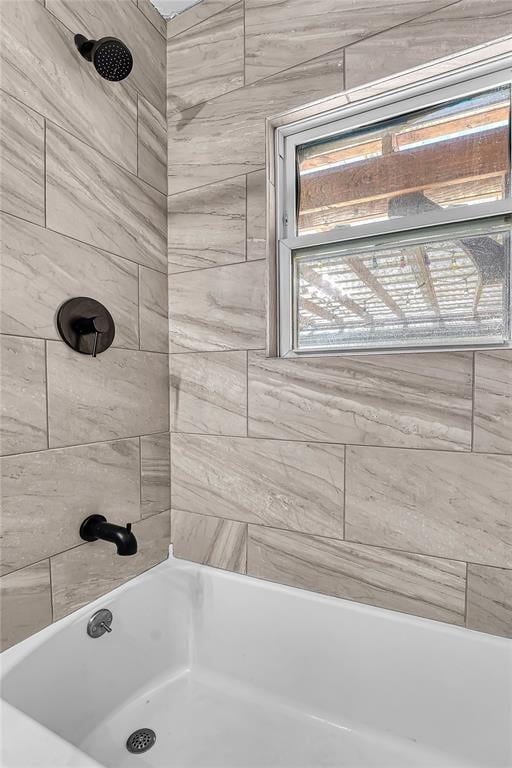 800 N Main St, Thomas, OK 73669 - full bathroom featuring shower / tub combination