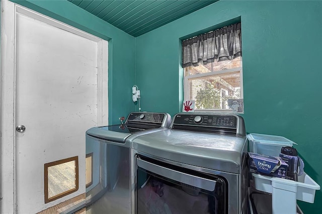 800 N Main St, Thomas, OK 73669 - laundry room with independent washer and dryer