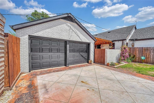 800 N Main St, Thomas, OK 73669 - detached garage with fence