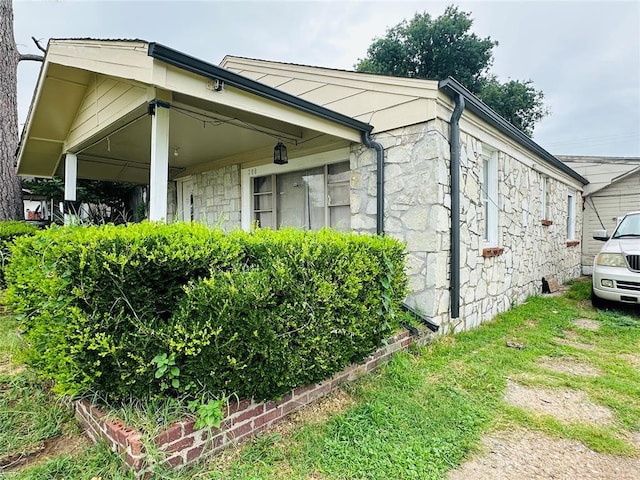 209 SW 40th St, Oklahoma City, OK 73109 - view of side of home with stone siding