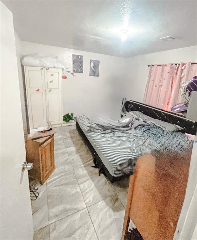 209 SW 40th St, Oklahoma City, OK 73109 - view of bedroom