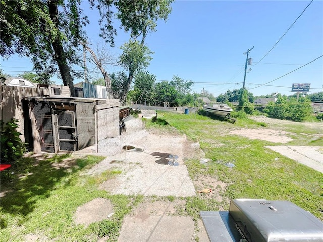 209 SW 40th St, Oklahoma City, OK 73109 - view of yard with an outdoor structure