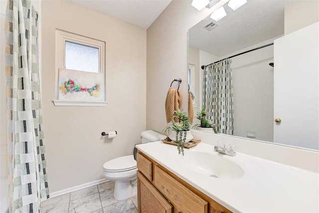 619 Rimrock Rd, Edmond, OK 73034 - full bath featuring vanity, toilet, marble finish floors, curtained shower, and baseboards