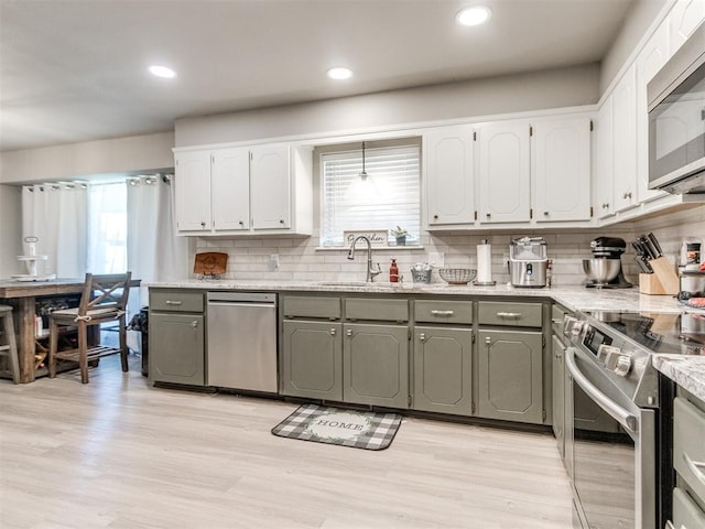764 S Sara Rd, Tuttle, OK 73089 - kitchen with appliances with stainless steel finishes, a sink, gray cabinetry, plenty of natural light, and recessed lighting