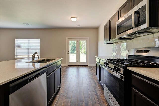 9749 Livingston Rd, Edmond, OK 73025 - kitchen with stainless steel appliances, a sink, backsplash, dark wood finished floors, and baseboards